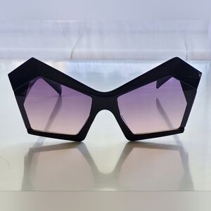 Stylish Black Geometric Sunglasses with Purple Lenses UV400 Protection